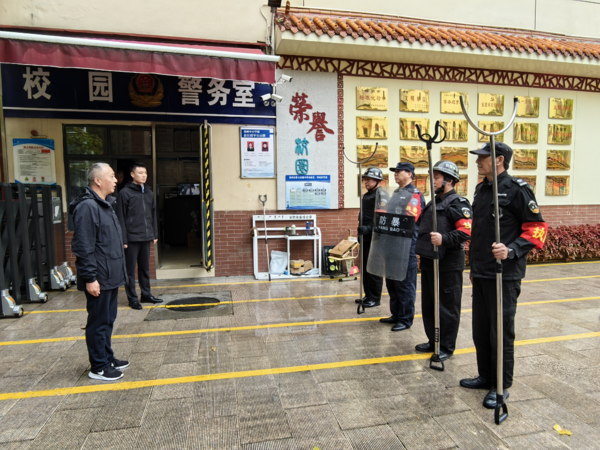 1 (3) 1 (3)