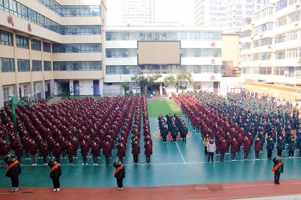 1郑州市第七初级中学东校区举行第五周升旗仪式