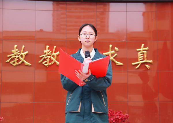 主持梁若萱