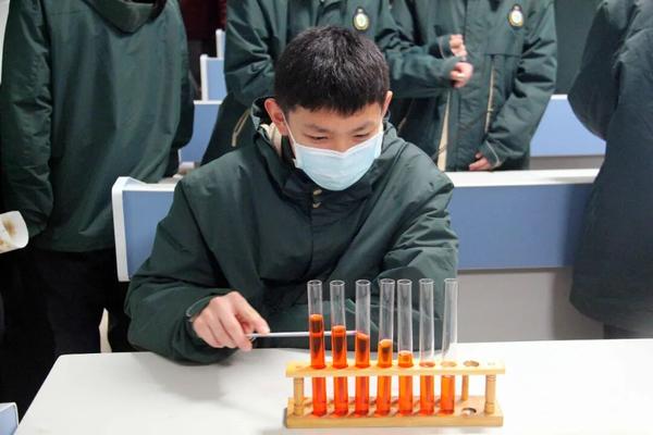学生自主尝试化学、物理、生物实验4 学生自主尝试化学、物理、生物实验4