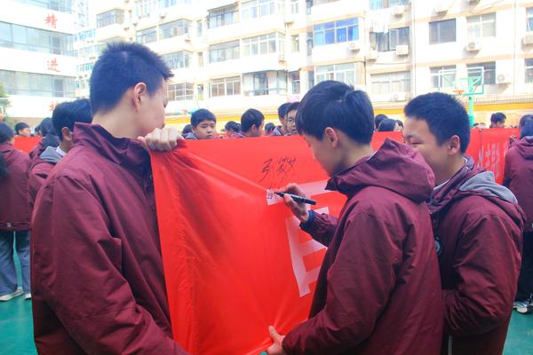 学生认真签字